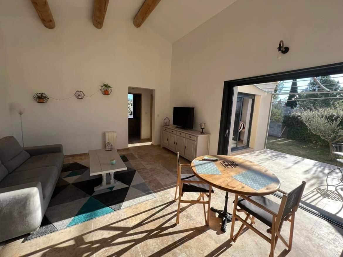 Appartement Calme Et Lumineux Paradou Bagian luar foto
